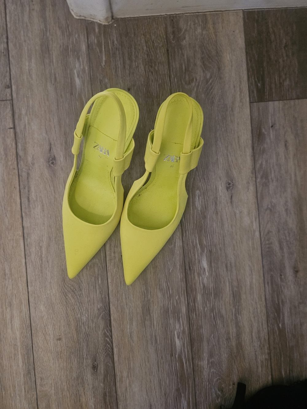 Zara Neon Yellow Pointed Slingback Pumps